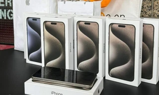 Trào lưu mua iPhone xách tay đang dần biến mất tại thị trường Việt Nam, lý do là gì?