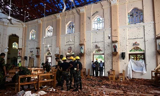 Hiện trường vụ đánh bom đẫm máu.