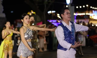 Náo nhiệt với những điệu nhảy bên sông Hàn 