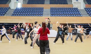 Hàng trăm nghệ sĩ, học sinh gấp rút tập luyện cho Lễ khai mạc Đại hội Thể thao học sinh Đông Nam Á