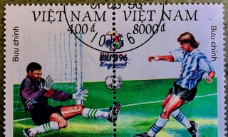 Hai mẫu tem EURO’96 của họa sĩ Trần Thế vinh được khéo léo ghép thành 1 mẫu tem lớn độc đáo 