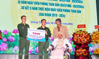 Ngồi xe lăn ủng hộ 600 triệu giúp đồng bào biên giới 