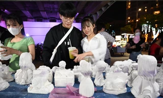 'Hot trend' tô tượng dưới chân cầu quay sông Hàn hút giới trẻ