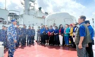 Vì Hoàng Sa, Trường Sa thân yêu