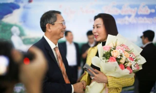 Du thuyền, hàng không ùn ùn đưa khách quốc tế đến 'xông đất' miền Trung 