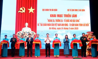 Triển lãm ‘Hải quân nhân dân Việt Nam anh hùng - 70 năm hành trình giữ biển’