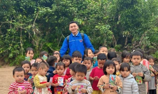 Trẻ vùng cao Quảng Nam nhận lì xì sớm