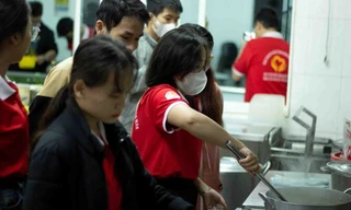  Từ những giọt máu tình nguyện đến nồi cháo tình thương 