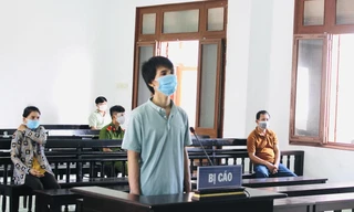 Bị cáo Ngô Công Trứ nghe tòa tuyên án - ảnh Huyền Oanh