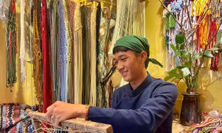 Chàng trai 'thổi hồn' vào những sợi dây
