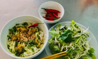 Quán mì độc chiêu 'thị trường bán 1 tô giá bao nhiêu thì quán tôi bán nửa giá'