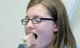 Không thể ngậm miệng vì... ngáp quá to