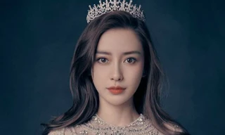 “Đại công chúa” Dior Angela Baby xinh đẹp rạng ngời trên bìa ELLE Trung tháng 8 