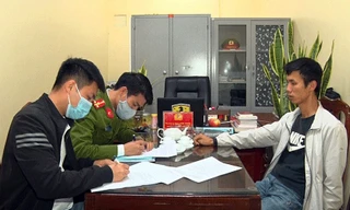 Cảnh sát làm việc với Nguyễn Văn Minh.