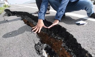 Cao tốc Đà Nẵng - Quảng Ngãi hư hỏng nghiêm trọng ngay sau khi đi vào sử dụng. Ảnh Nguyễn Thành.