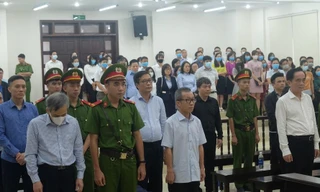 Các bị cáo tại phiên tòa sơ thẩm.