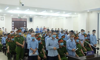 Các bị cáo tại tòa sơ thẩm.