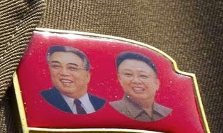 Huy hiệu đôi Kim Nhật Thành và Kim Jong Il của CHDCND Triều Tiên
