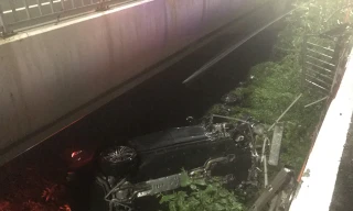 Ô tô sang bay khỏi cầu Sài Gòn 