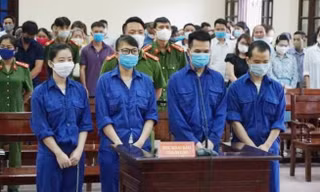Các bị cáo tại tòa.