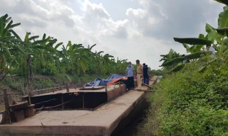 Tàu thủy bị các đối tượng trộm trong vụ việc.