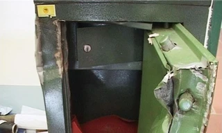 Trộm phá két sắt lấy sạch tiền lương của gần 100 giáo viên