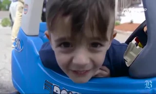 Bố vượt đèn đỏ, con trai 6 tuổi gọi điện báo cảnh sát