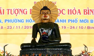 Tượng Phật ngọc hòa bình thế giới được cung nghinh tại chùa Hội An. Ảnh: Nguyệt Triều