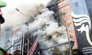 Tin nóng 24H: Quán karaoke cháy làm 13 người chết do 'hàn bảng quảng cáo'