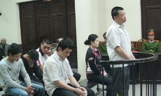 Hà “tều” cùng đồng phạm trong phiên xử mới đây Ảnh: BT