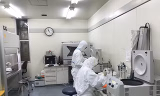 Bên trong phòng nuôi cấy virus Corona đặc biệt ở Việt Nam