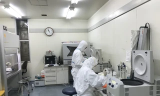 Bên trong phòng nuôi cấy virus Corona đặc biệt ở Việt Nam