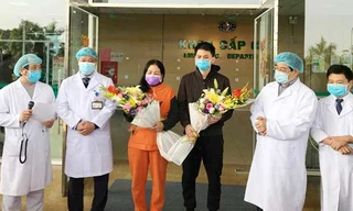 Hai bệnh nhân ra viện sáng 18/2