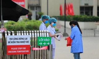 BV Bạch Mai thực hiện "nội bất xuất, ngoại bất nhập" từ sáng 28/3. Ảnh: Như Ý