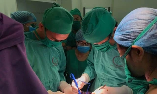 Kỳ tích: Đưa nội tạng vào lại ổ bụng cho trẻ sơ sinh