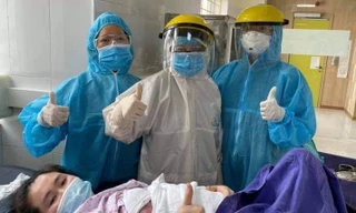 Em bé chào đời trong khu cách ly