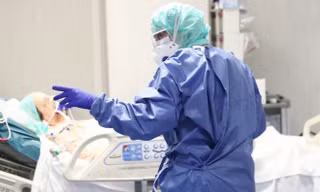 10 bệnh nhân mắc COVID-19 nguy kịch 