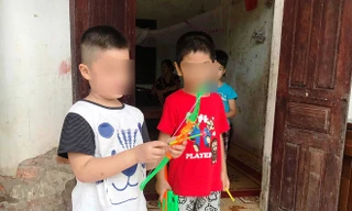 Sáng nay hai bé bị trao nhầm ở Ba Vì về với gia đình ruột thịt