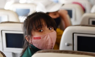 Đề xuất bỏ giãn cách hành khách trên máy bay từ 0 giờ ngày 7/5