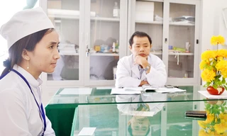 Điều dưỡng viên bị buộc thôi việc đòi xử lý công bằng