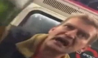 Bị tù vì... chửi bậy