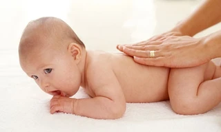 Cách chống rôm sảy cho bé