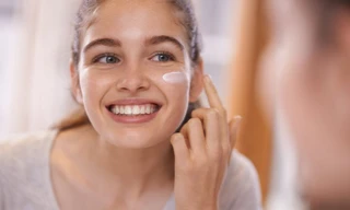 Chăm trị mụn nhưng lại bỏ quên các bước chăm sóc da sau mụn thì vẫn khó có làn da đẹp