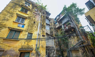 Rợn người với cảnh tượng xuống cấp ở khu tập thể 5 tầng ở Hà Nội