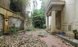 Cận cảnh biệt thự bỏ hoang gần 10 năm sau khi cựu Chủ tịch thành phố trả lại
