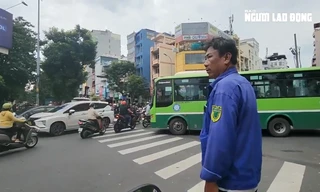 Cháy nhà kèm tiếng nổ và la hét, giao thông khu vực trung tâm TP HCM rối loạn 