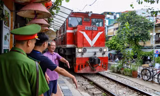 Hà Nội siết chặt quản lý 'phố cà phê đường tàu' dịp lễ 2/9