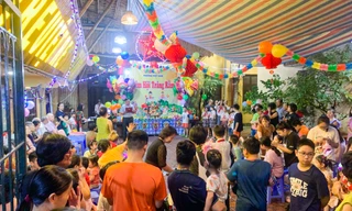 Không khí Trung thu tràn ngập ngõ nhỏ, tổ dân phố, vỉa hè ở Hà Nội