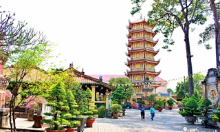 Báu vật của ngôi chùa gần 300 tuổi có tượng Phật nằm dài nhất châu Á