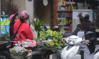 Người Hà Nội tất bật sắm lễ cúng Rằm tháng Giêng